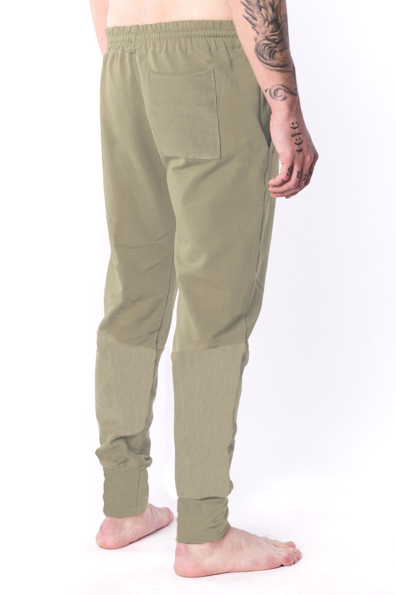 The Man Paneled Jogger 17 // biela káva