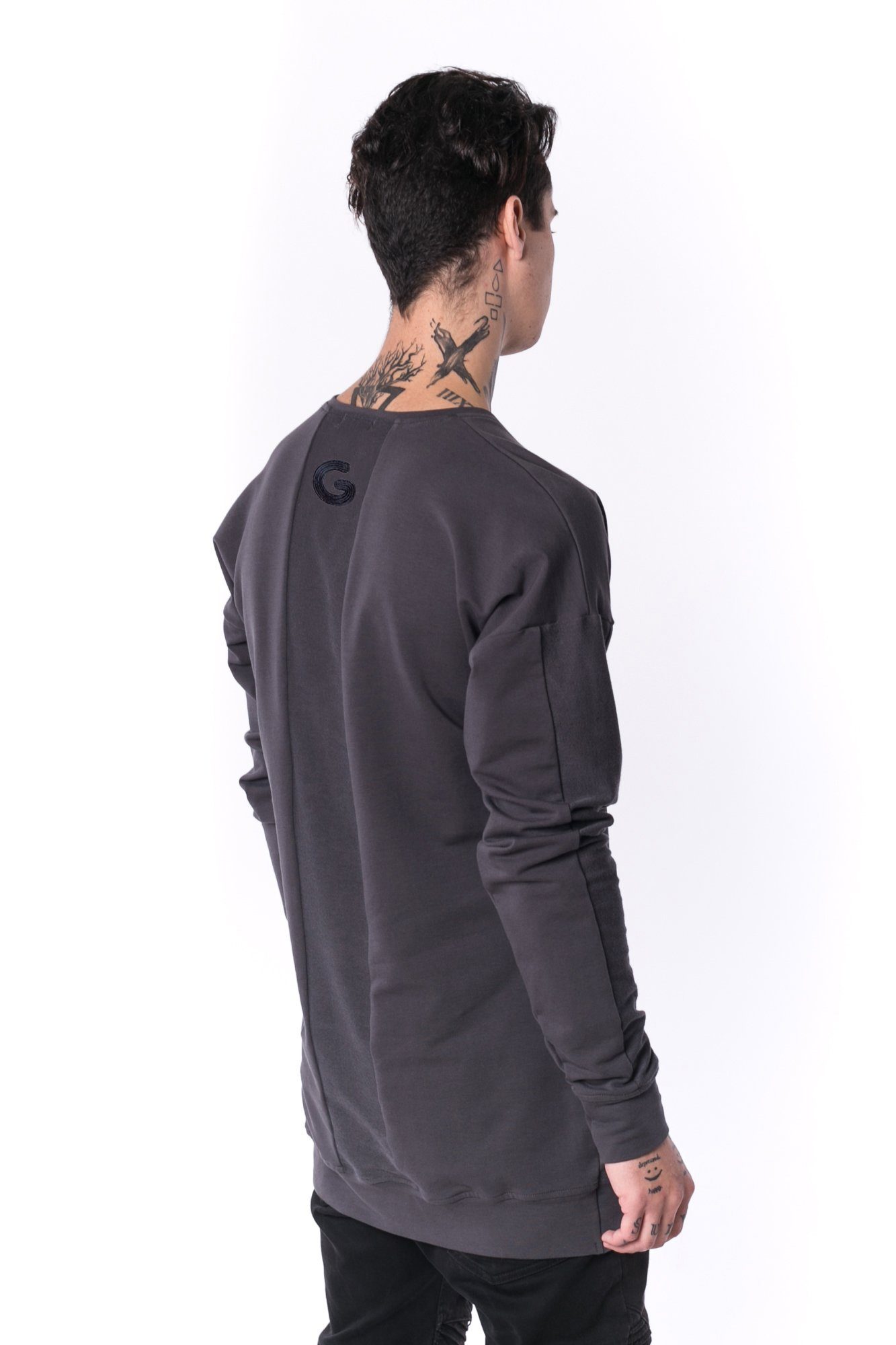 The Man Paneled Pullover Crewneck 17 // drevené uhlie