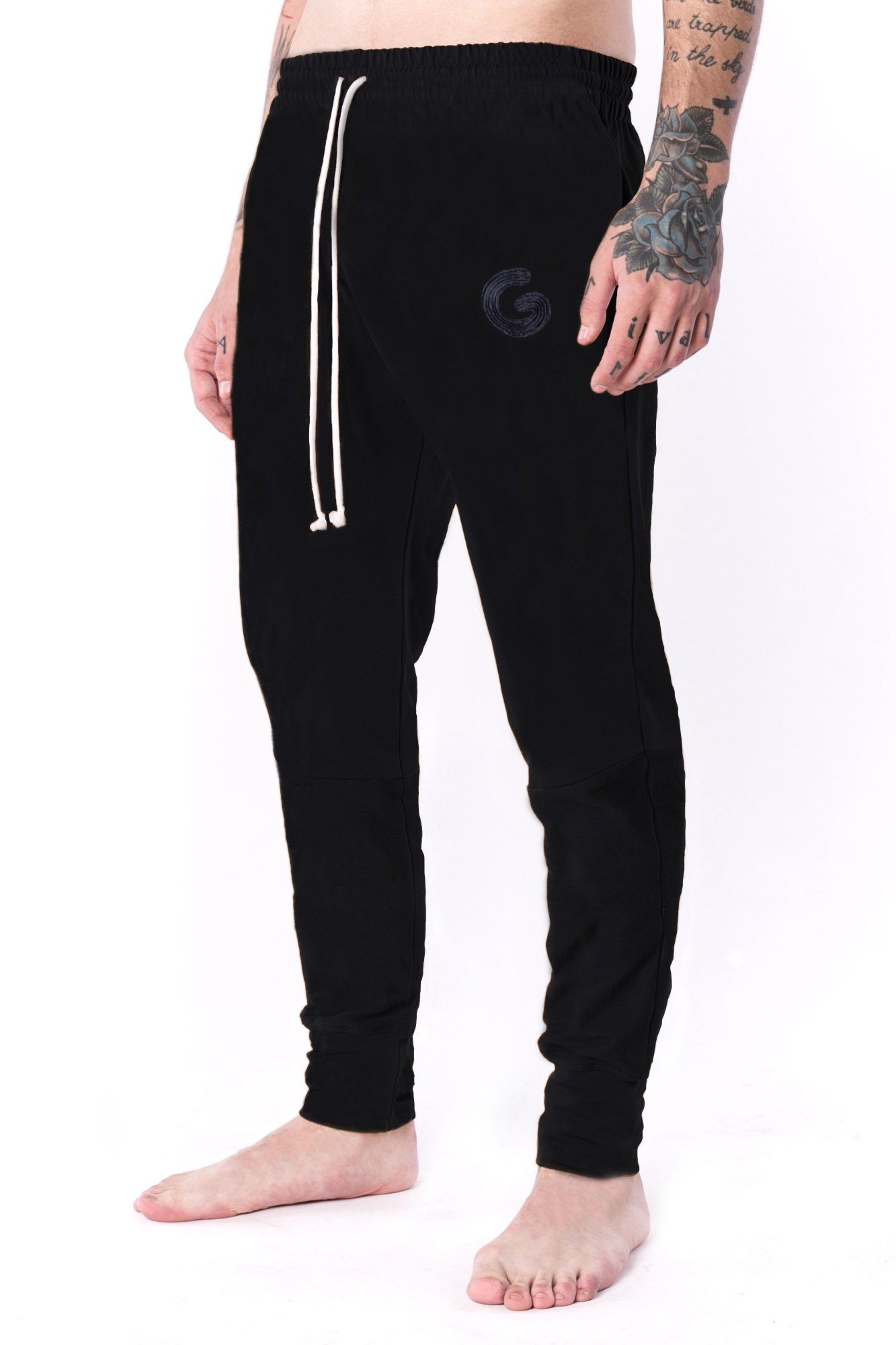 The Man Paneled Jogger 17 // black