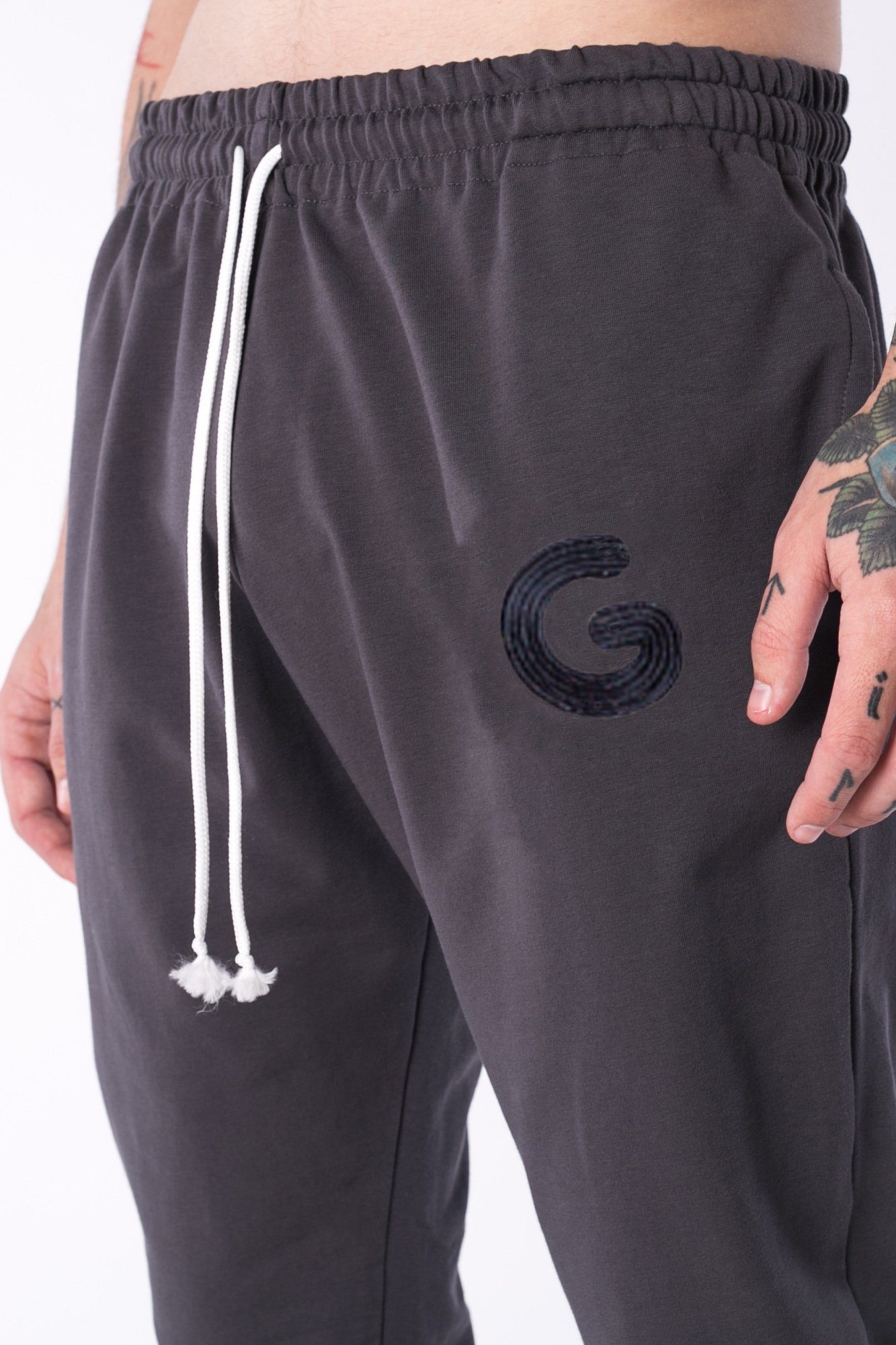 The Man Panelled Jogger 17 // charcoal